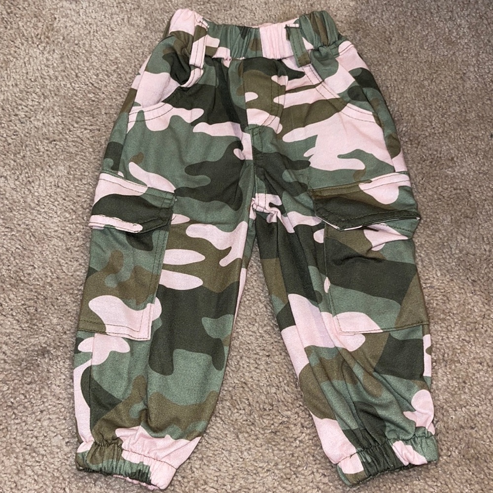 Pink Camo leggings/pants size 80? Fit my 18/24m daughter